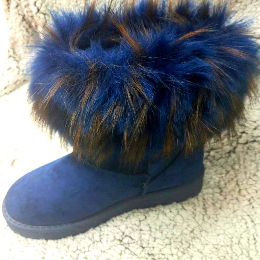 NWT Blue Plush Faux Fur & Suede Booties